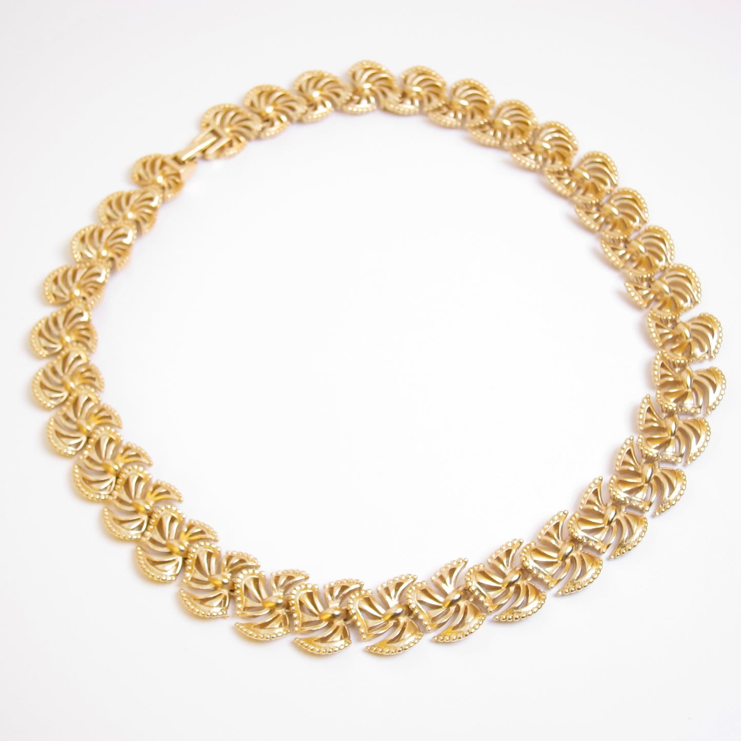 Nina Ricci Vintage Ribbed Ribbon Bow Golden Necklace