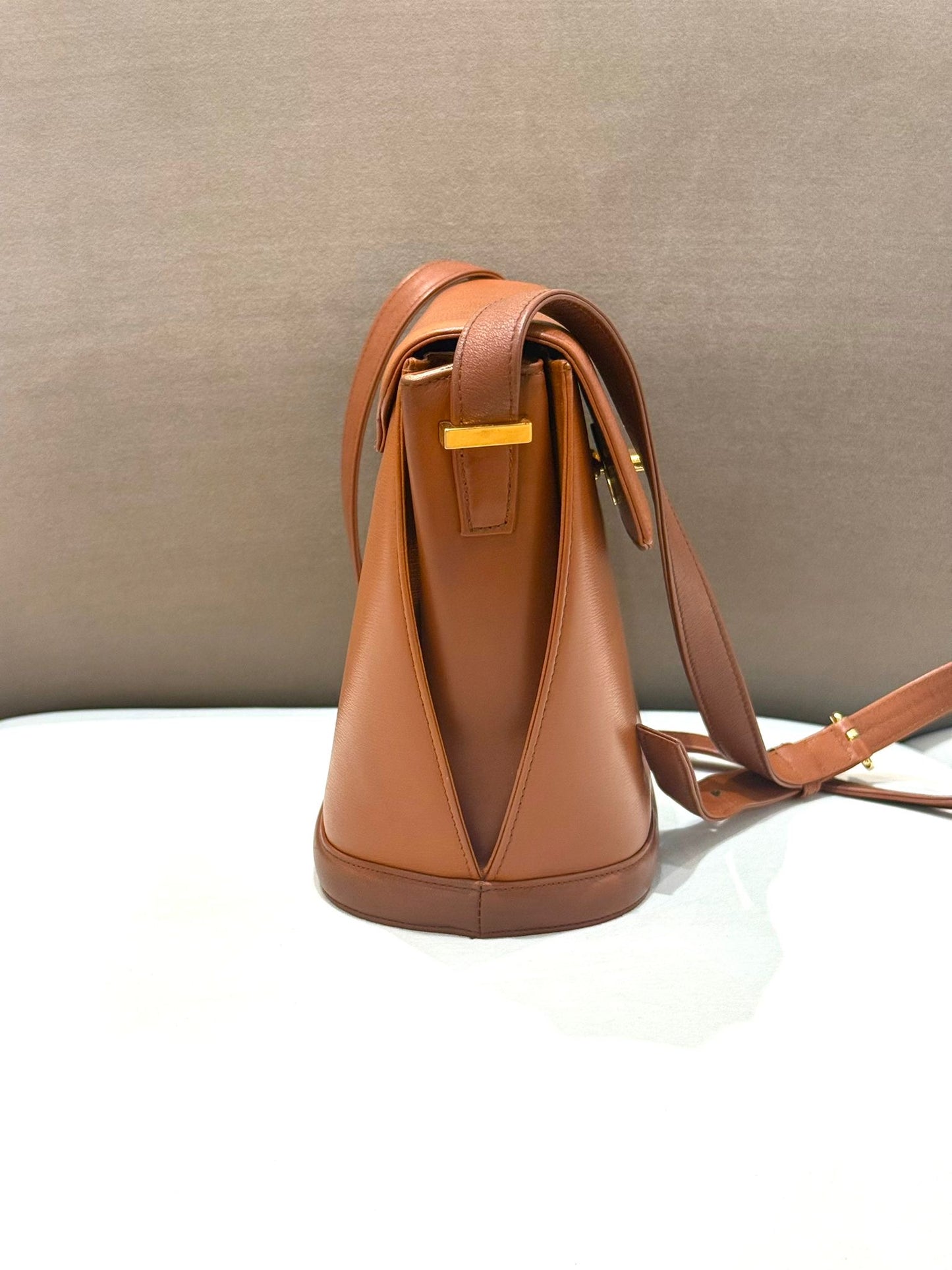 Valentino Garavani 棕褐色皮革旋扣單肩包 | 香港復古設計師包