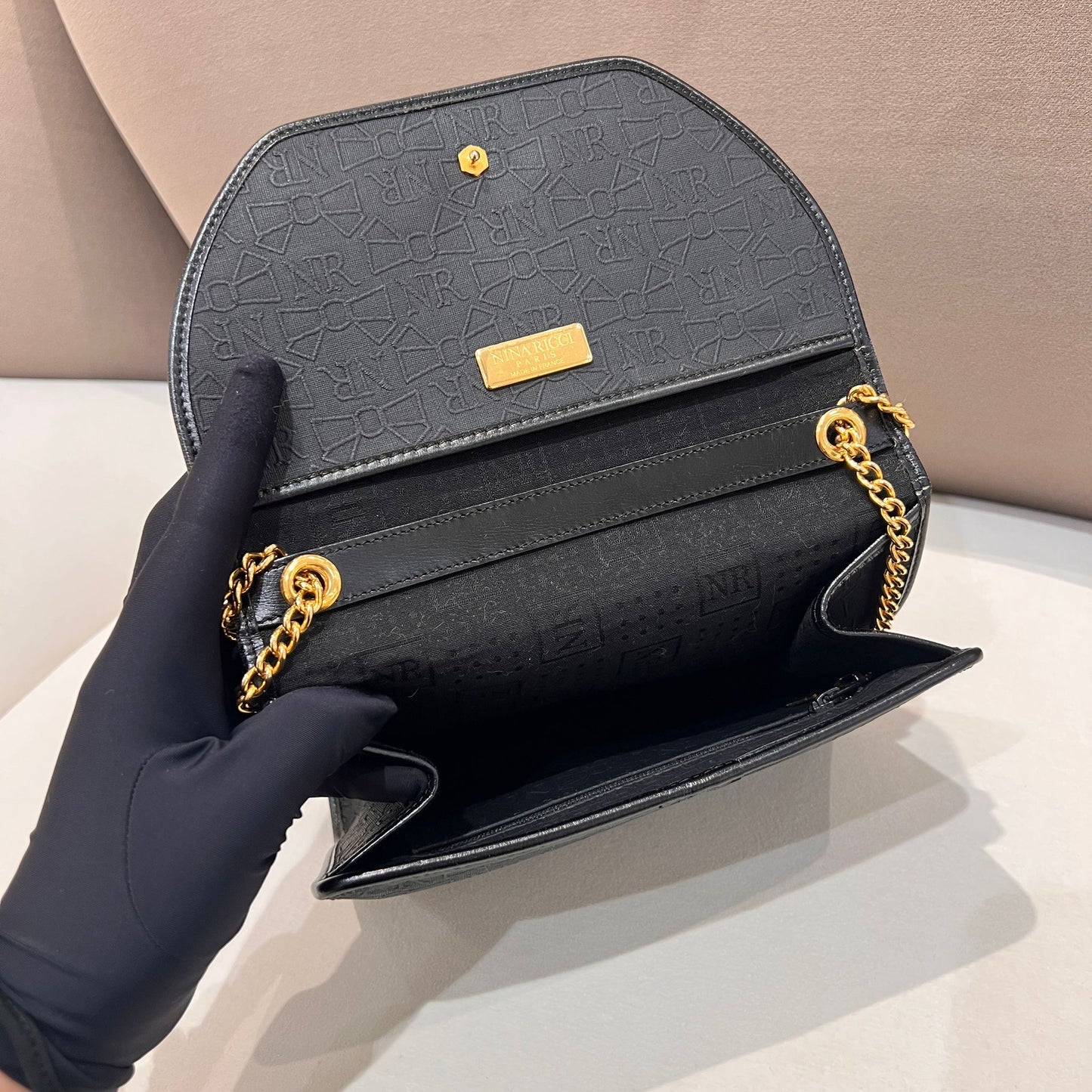 Nina Ricci Vintage Bow Embossed Leather Black Chain Shoulder Bag