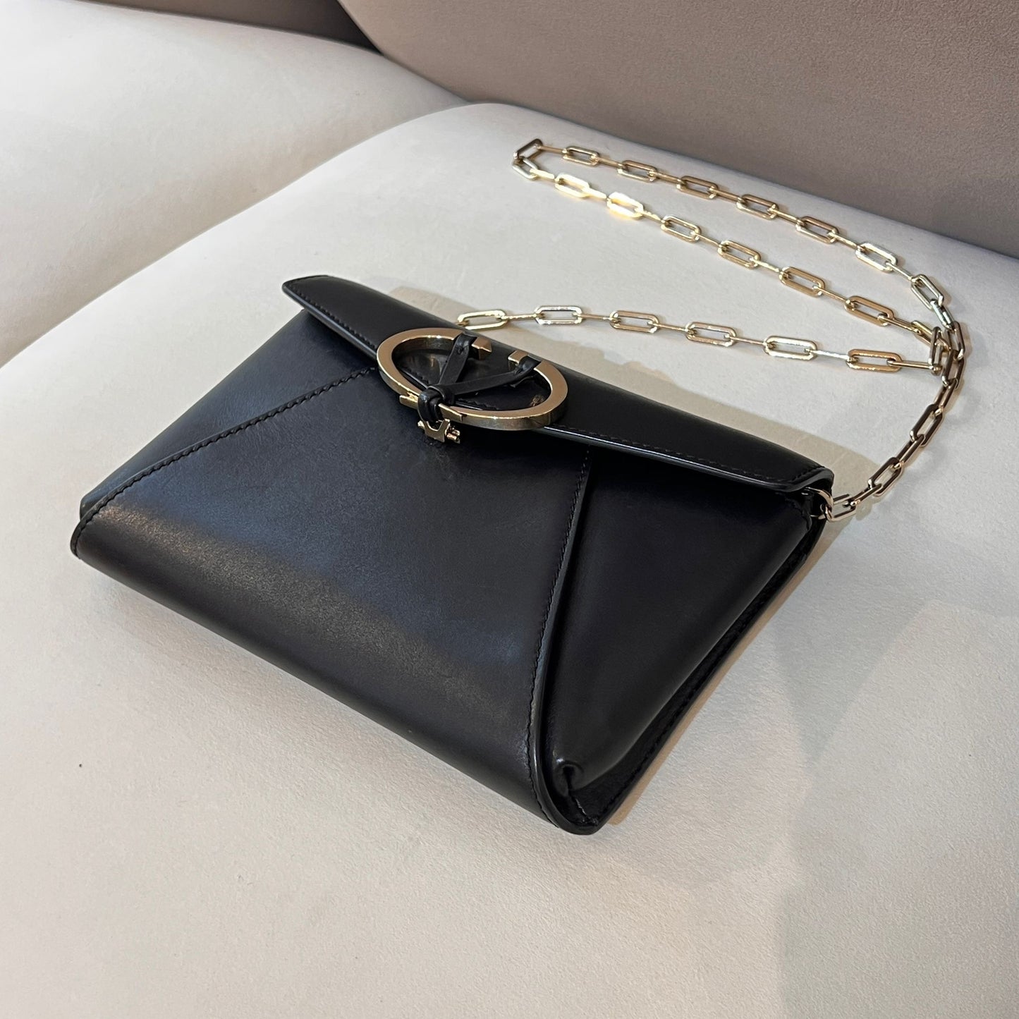 Valentino Garavani Vintage V-Logo Smooth Leather Chain Shoulder Bag