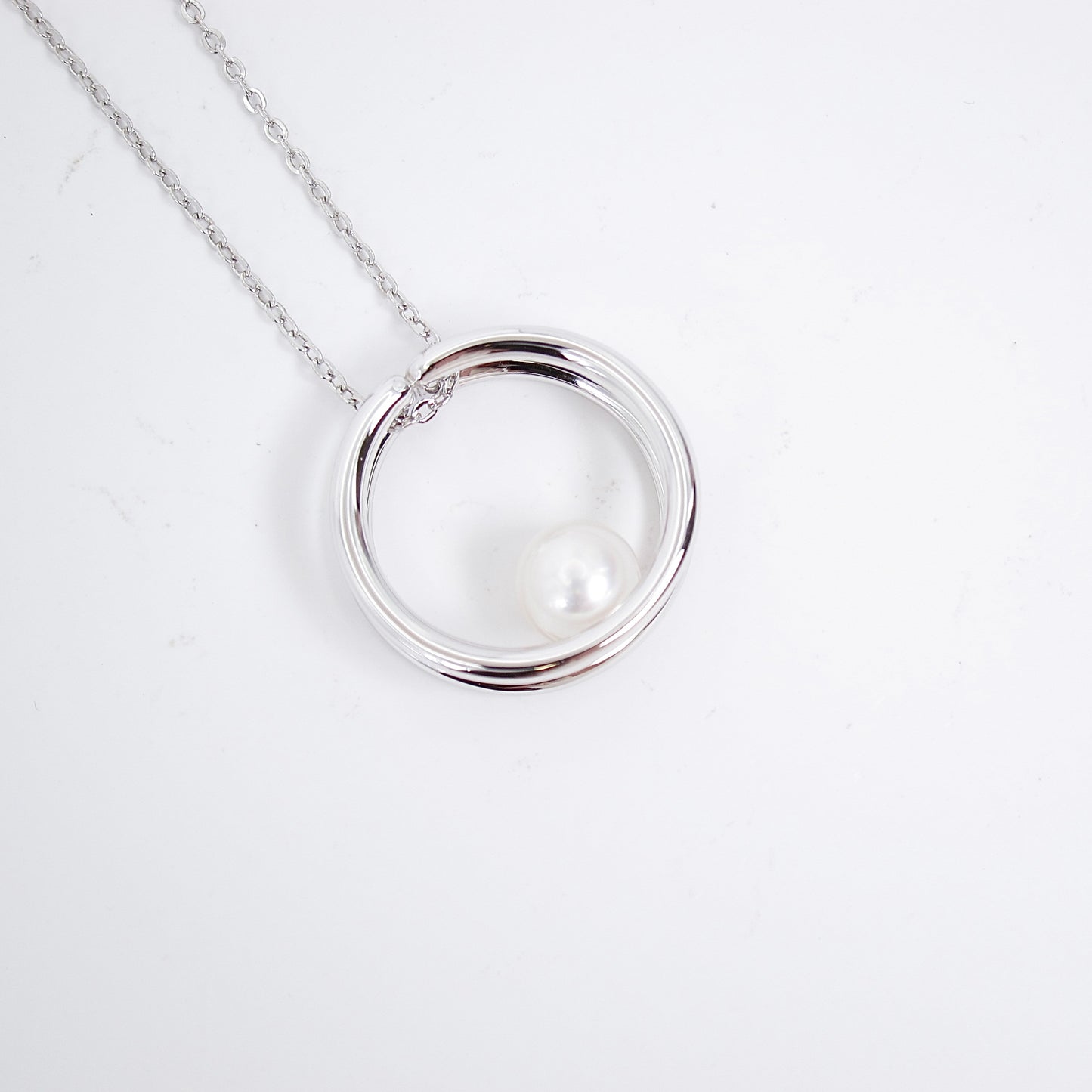 Mikimoto Vintage Pearl in Circle Silver Necklace