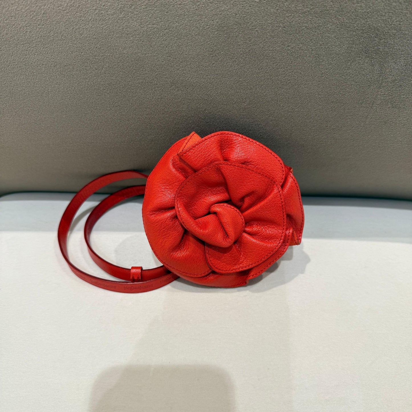 伊夫聖羅蘭復古紅色花卉皮革單肩包