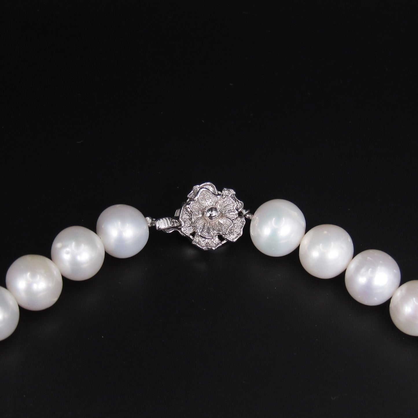 No Brand Vintage Freshwater Pearl with Silver Flower Buckle Necklace