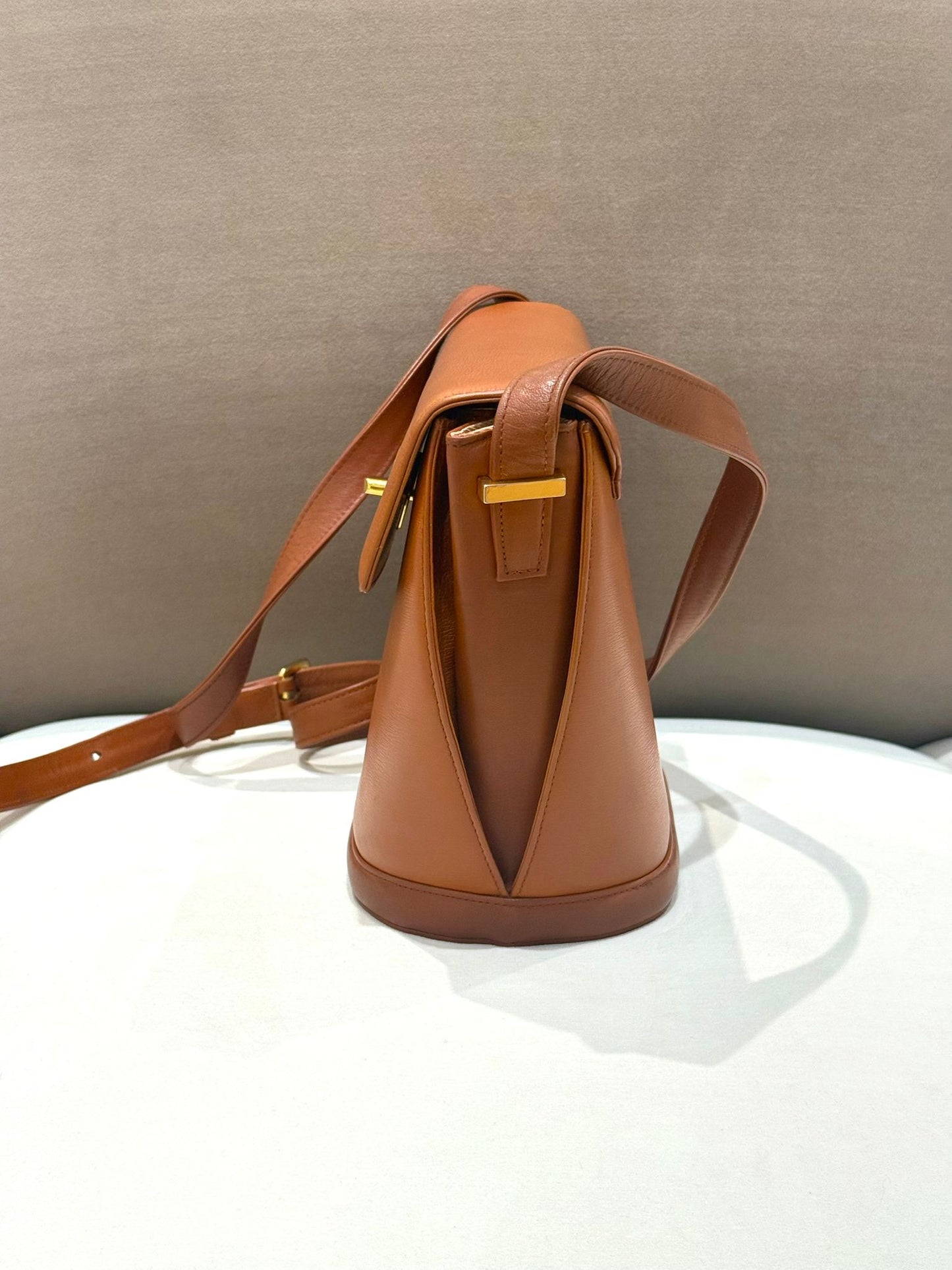 Valentino Garavani 棕褐色皮革旋扣單肩包 | 香港復古設計師包