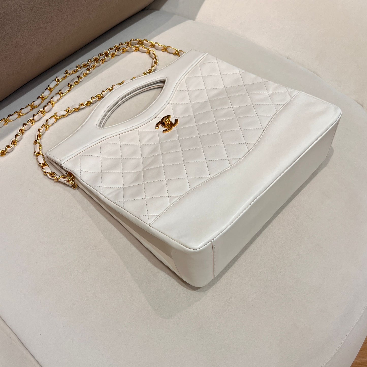 Chanel 復古白色小羊皮經典復古購物袋