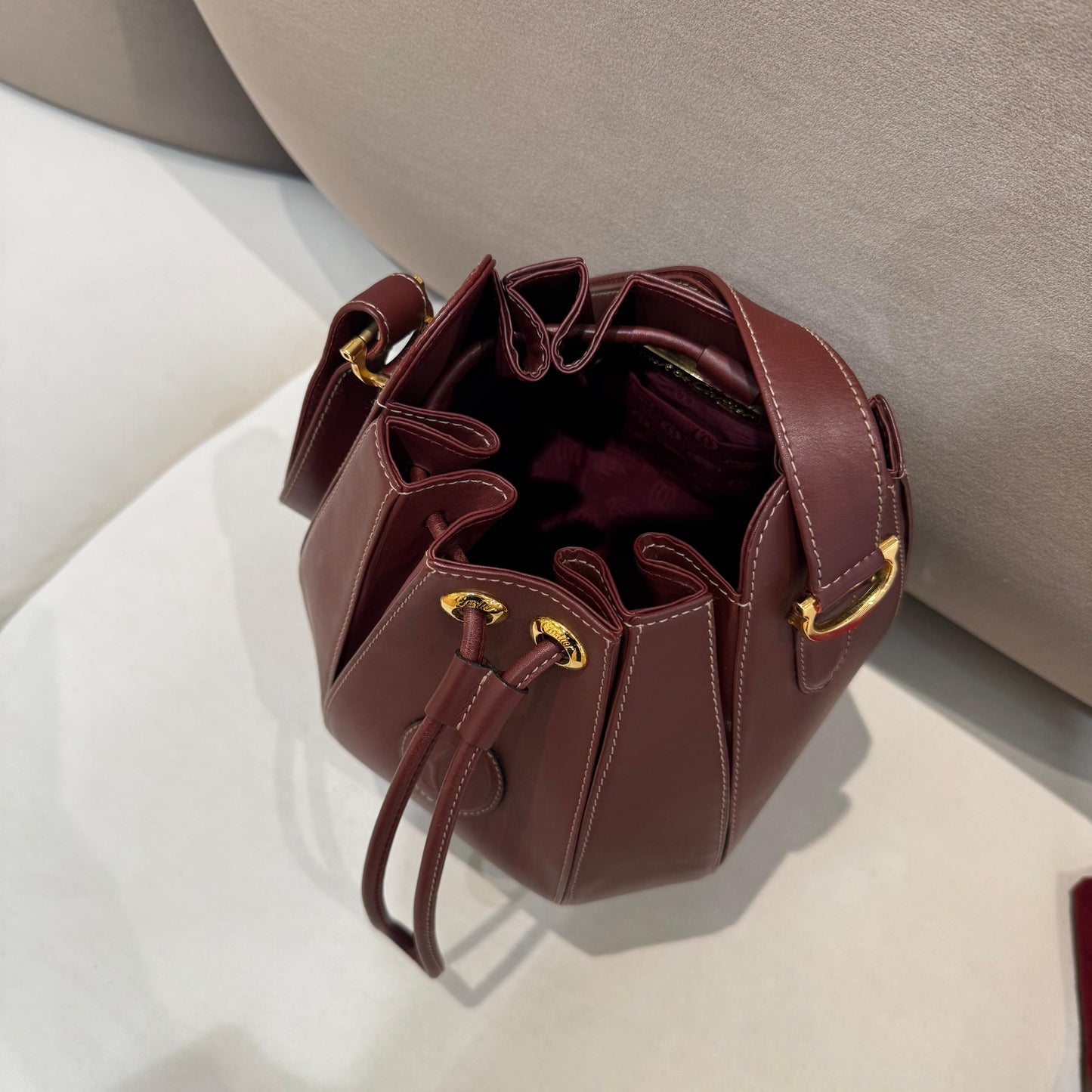 Cartier Vintage Must De Cartier Burgundy Leather Drawstring Shoulder Bag