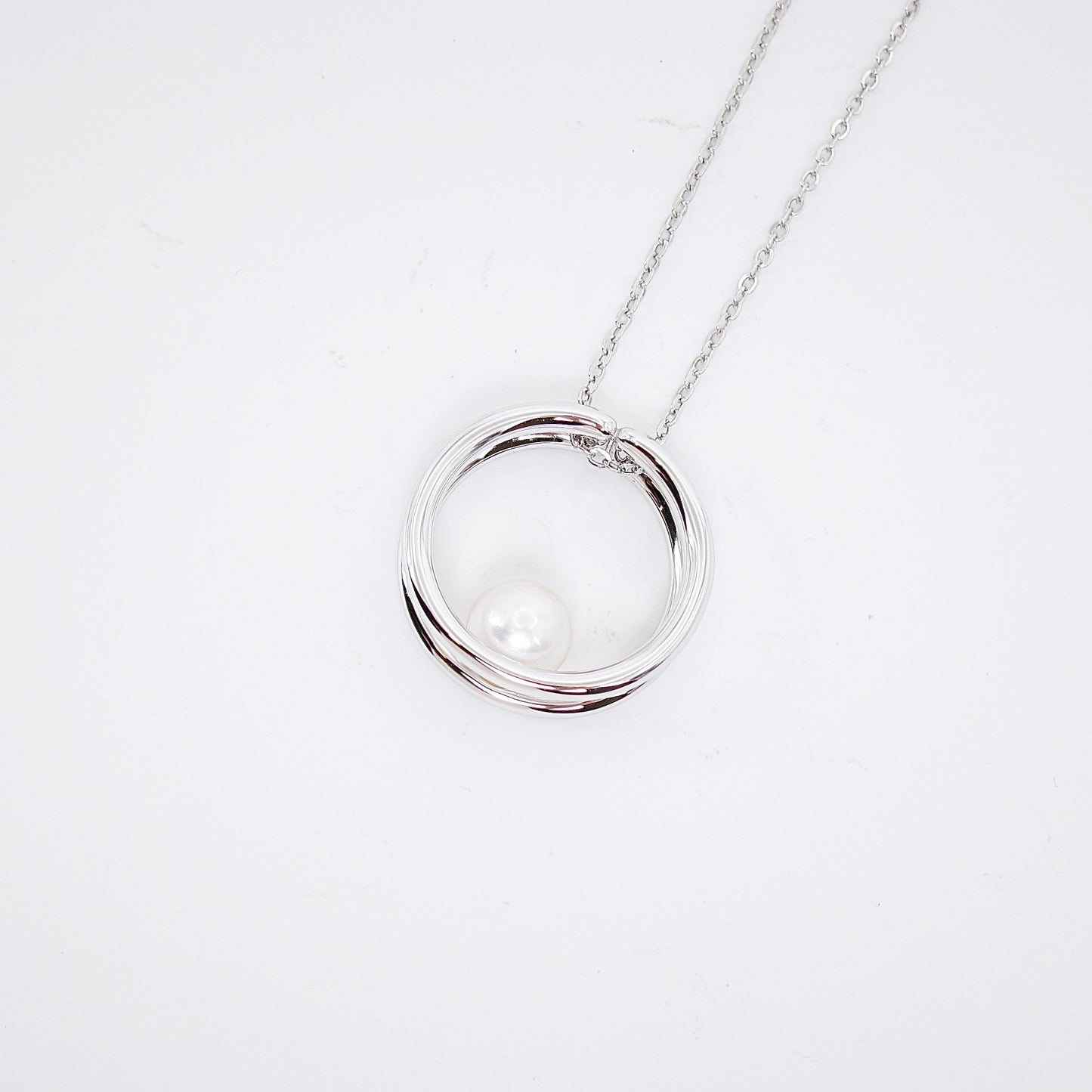 Mikimoto Vintage Pearl in Circle Silver Necklace