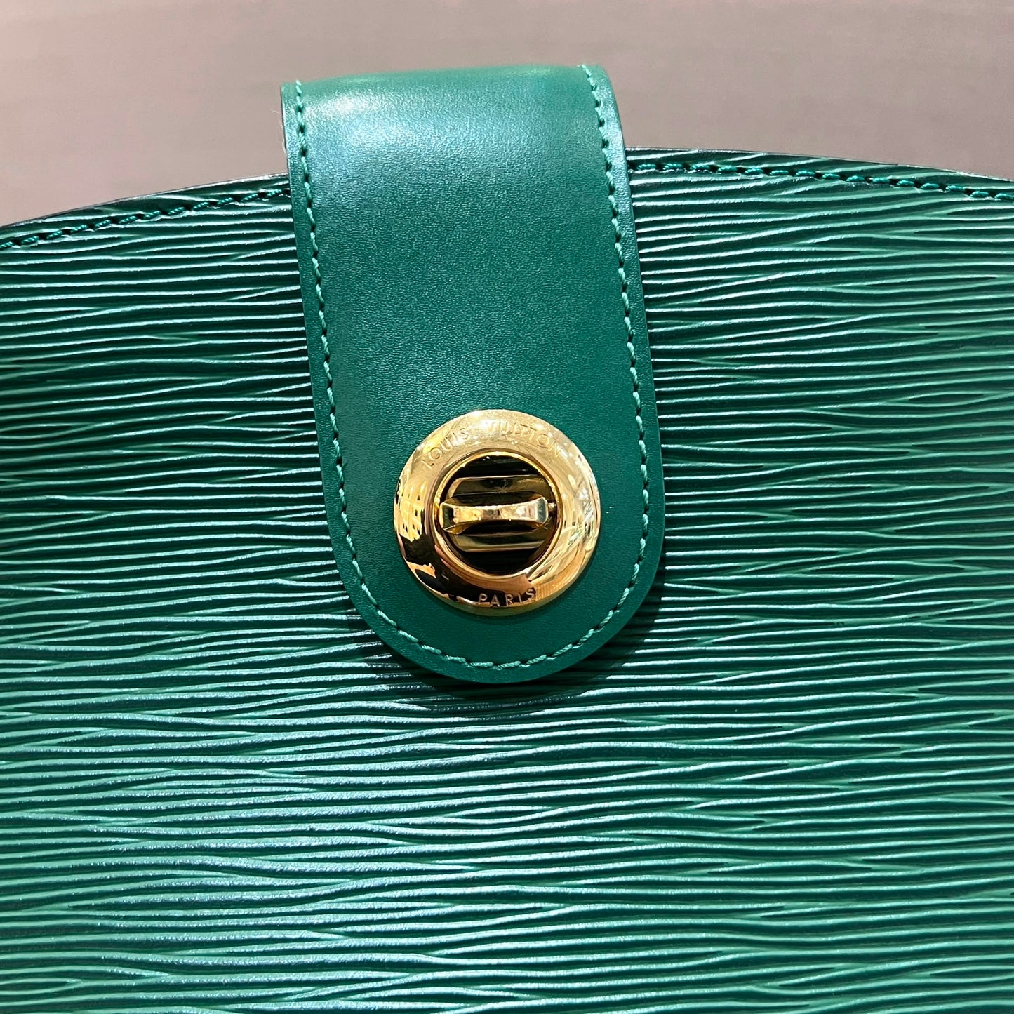 Louis Vuitton Vintage Borneo Green Epi Leather Cluny M52254 Shoulder Bag