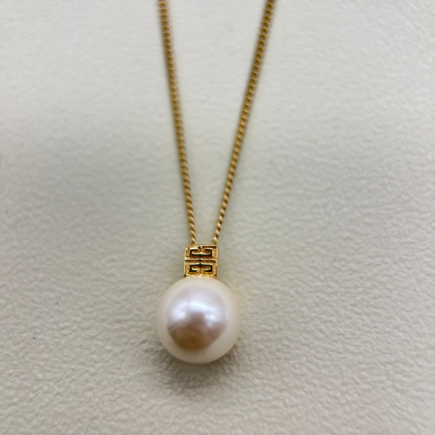Givenchy Vintage 4G Logo and Pearl Golden Necklace