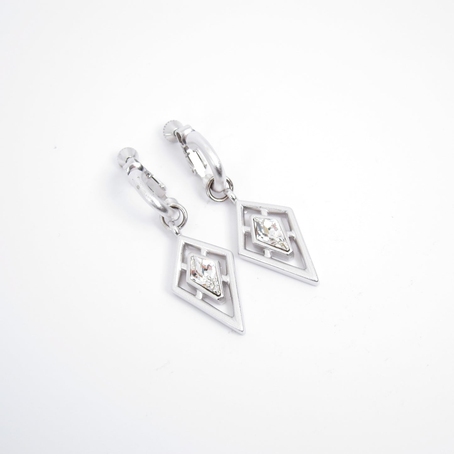紀梵希復古菱形鑲鑽銀色吊墜夾式耳環