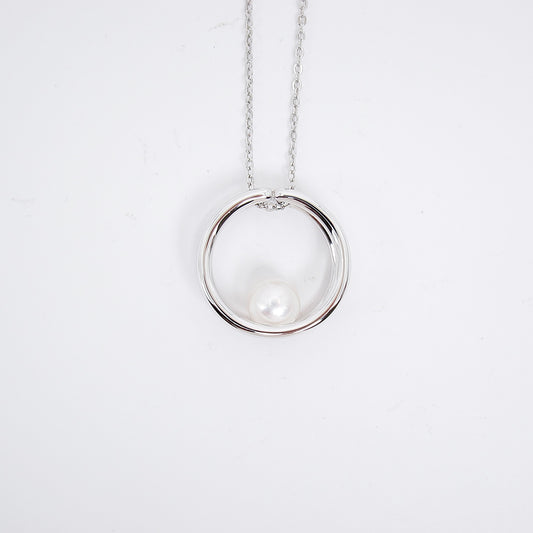 Mikimoto Vintage Pearl in Circle Silver Necklace