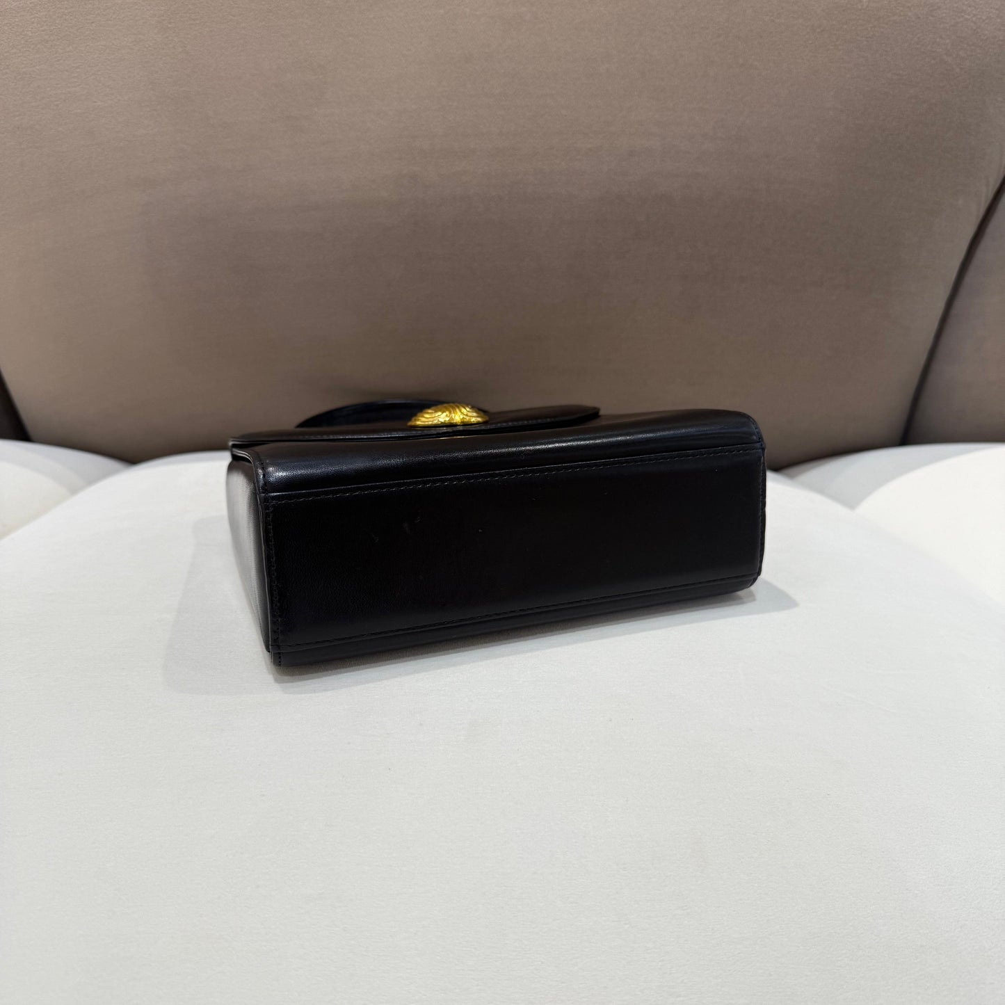 紀梵希復古黑色皮革Logo紐扣兩用手提包