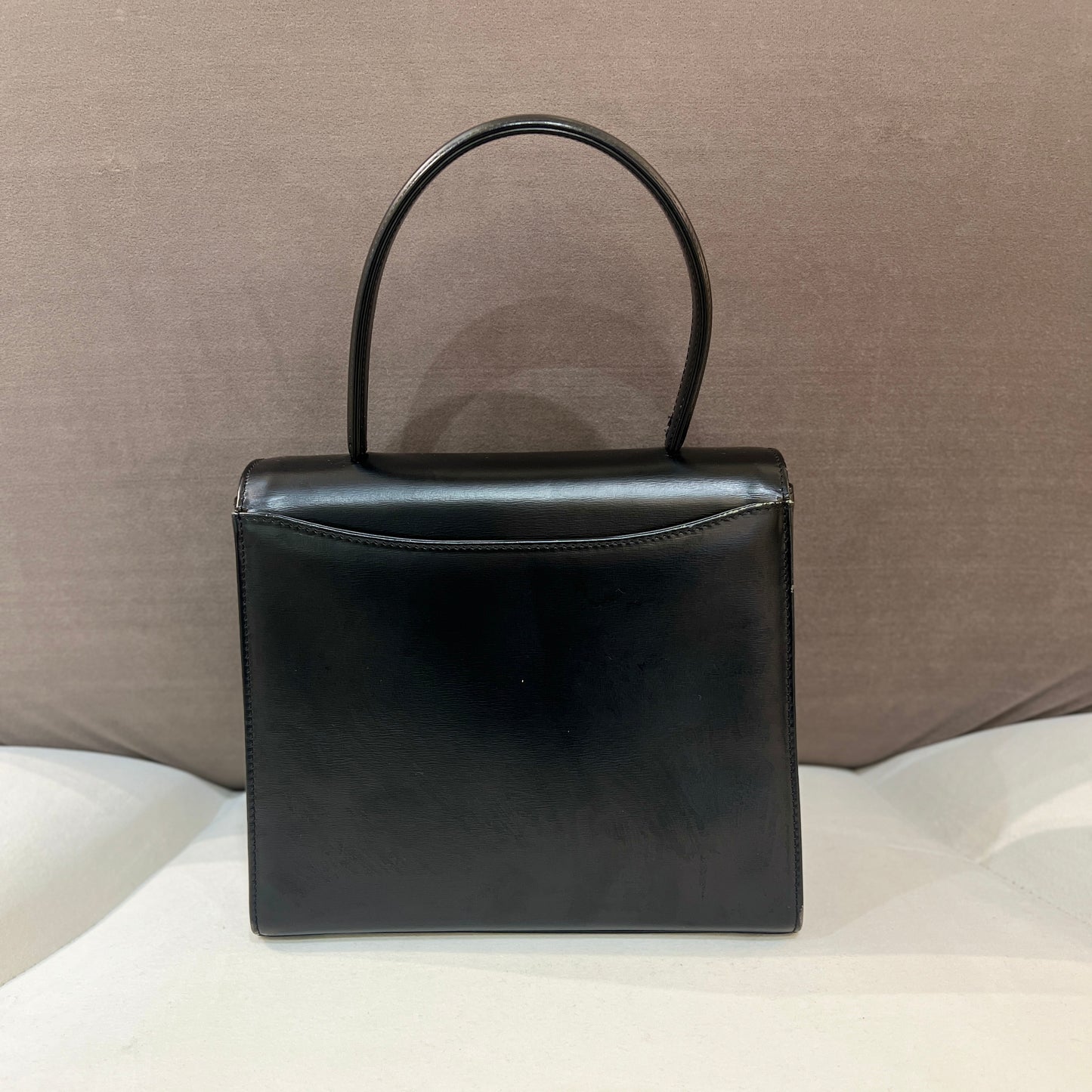 Givenchy 紀梵希中古黑色皮革手提包，金色翻蓋鎖