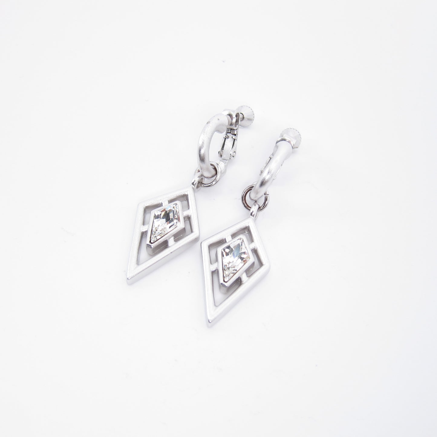 紀梵希復古菱形鑲鑽銀色吊墜夾式耳環