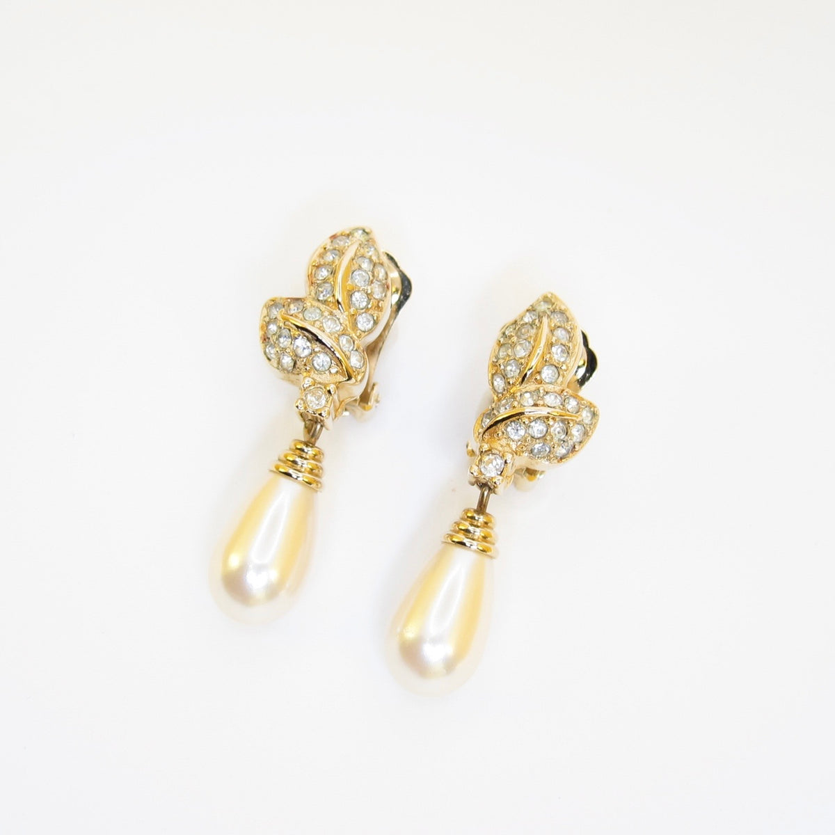 Christian Dior 金色仿珍珠水滴垂墜夾式耳環