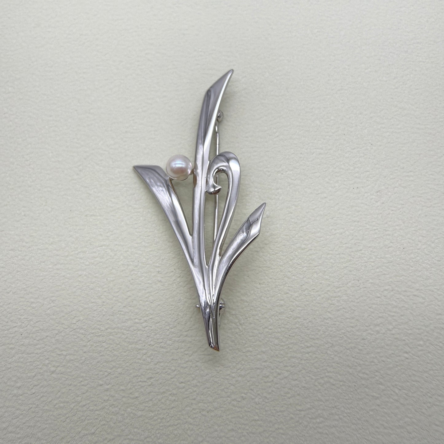 Mikimoto Vintage Stylish Akoya Pearl Silver Brooch