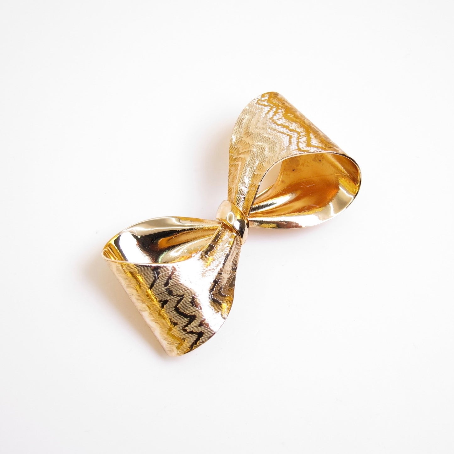 Christian Dior Vintage Ribbon Motif Golden Brooch