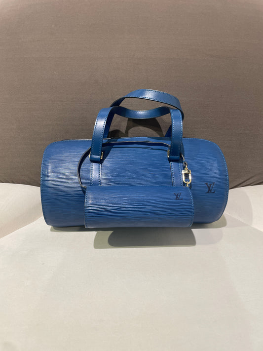 Louis Vuitton Vintage Blue Color Epi Soufflot Roll Bag With Mini Roll Pouch
Product Of 1997
* Small Pouch With Repair