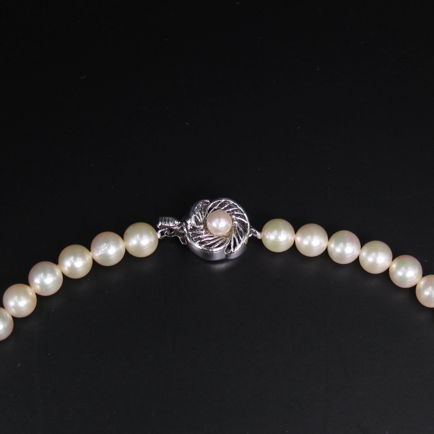 No Brand Vintage Akoya Pearl with Silver Flower Buckle Necklace