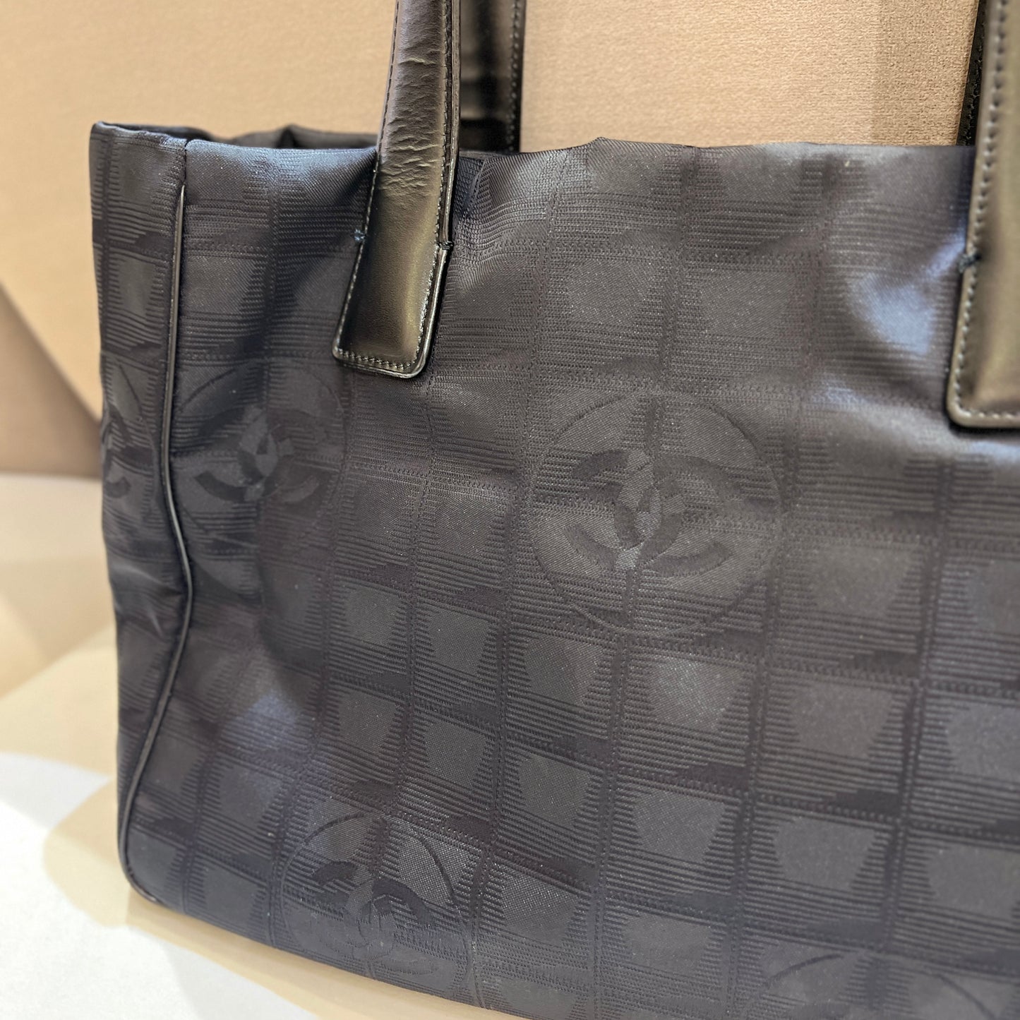 Chanel 復古新款旅行系列手提包黑色