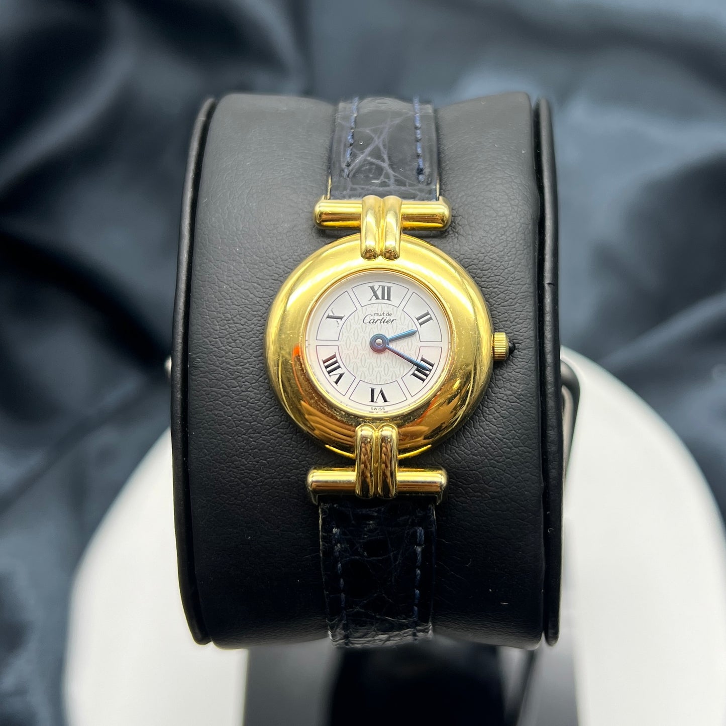 Cartier Vintage Cartier 1902 Must Colisee Vermeil Golden Watch 
Roman Index
Swiss Made
W1009954 Cc378849 
925 & Leather