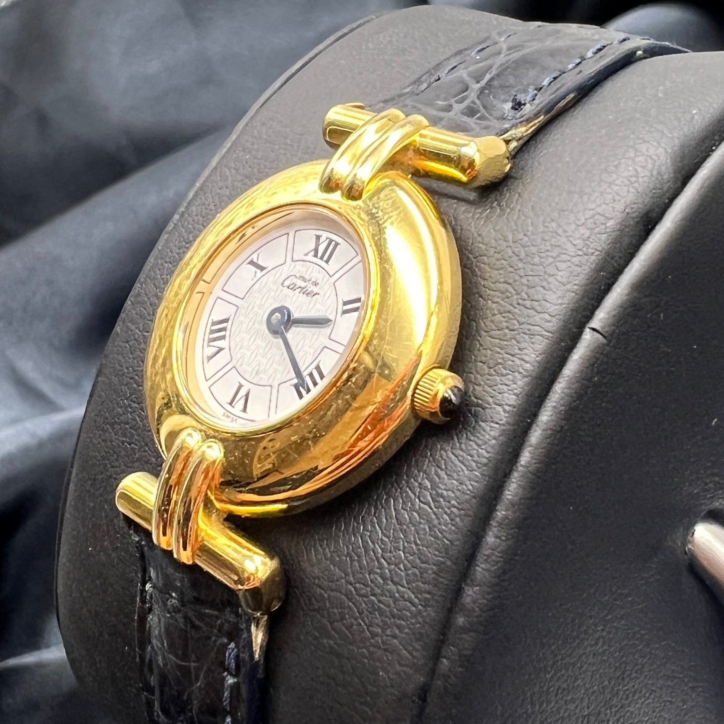 Cartier Vintage Cartier 1902 Must Colisee Vermeil Golden Watch 
Roman Index
Swiss Made
W1009954 Cc378849 
925 & Leather