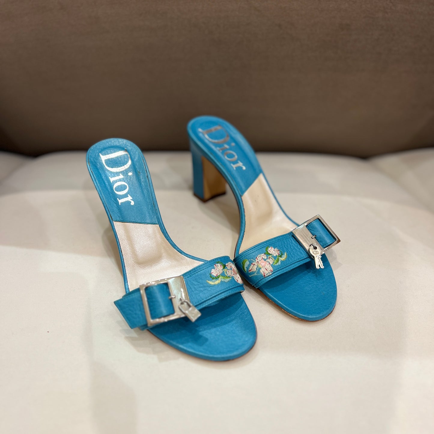 Christian Dior Vintage Blue Color Leather With Flower Pattern And Key And Lock Charm Heeled Slide