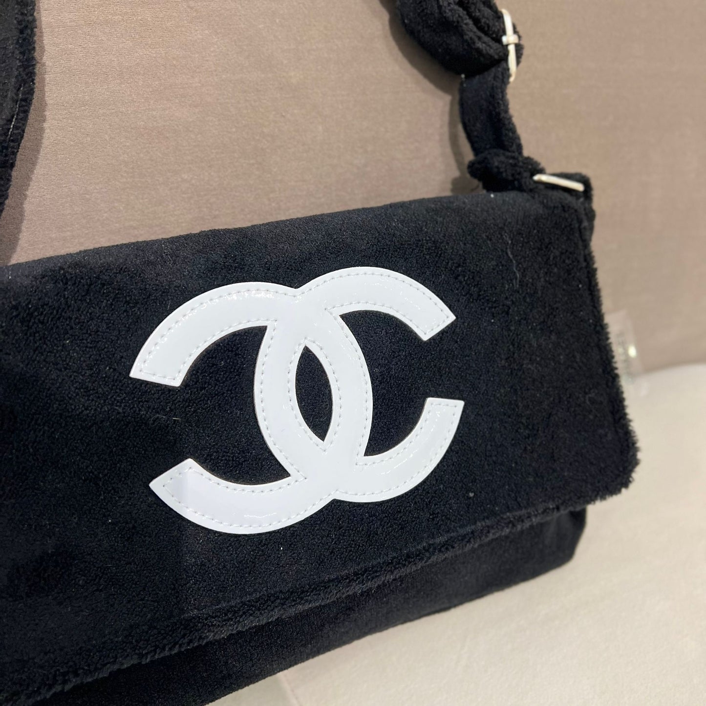 Chanel Vintage White Patent Leather Cc-Logo Towel Shoulder Bag