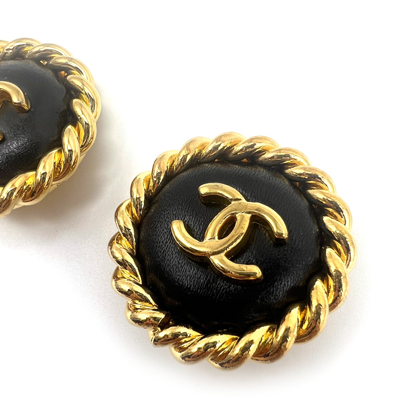 Chanel Vintage CC Logo Black Circle With Golden Round Shape Clip-On Earrings