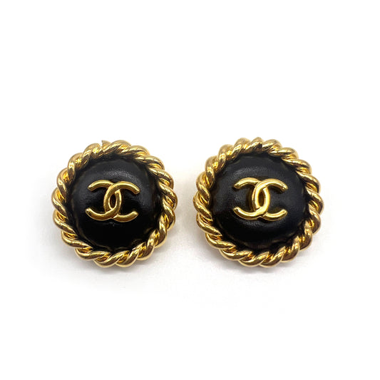 Chanel Vintage CC Logo Black Circle With Golden Round Shape Clip-On Earrings