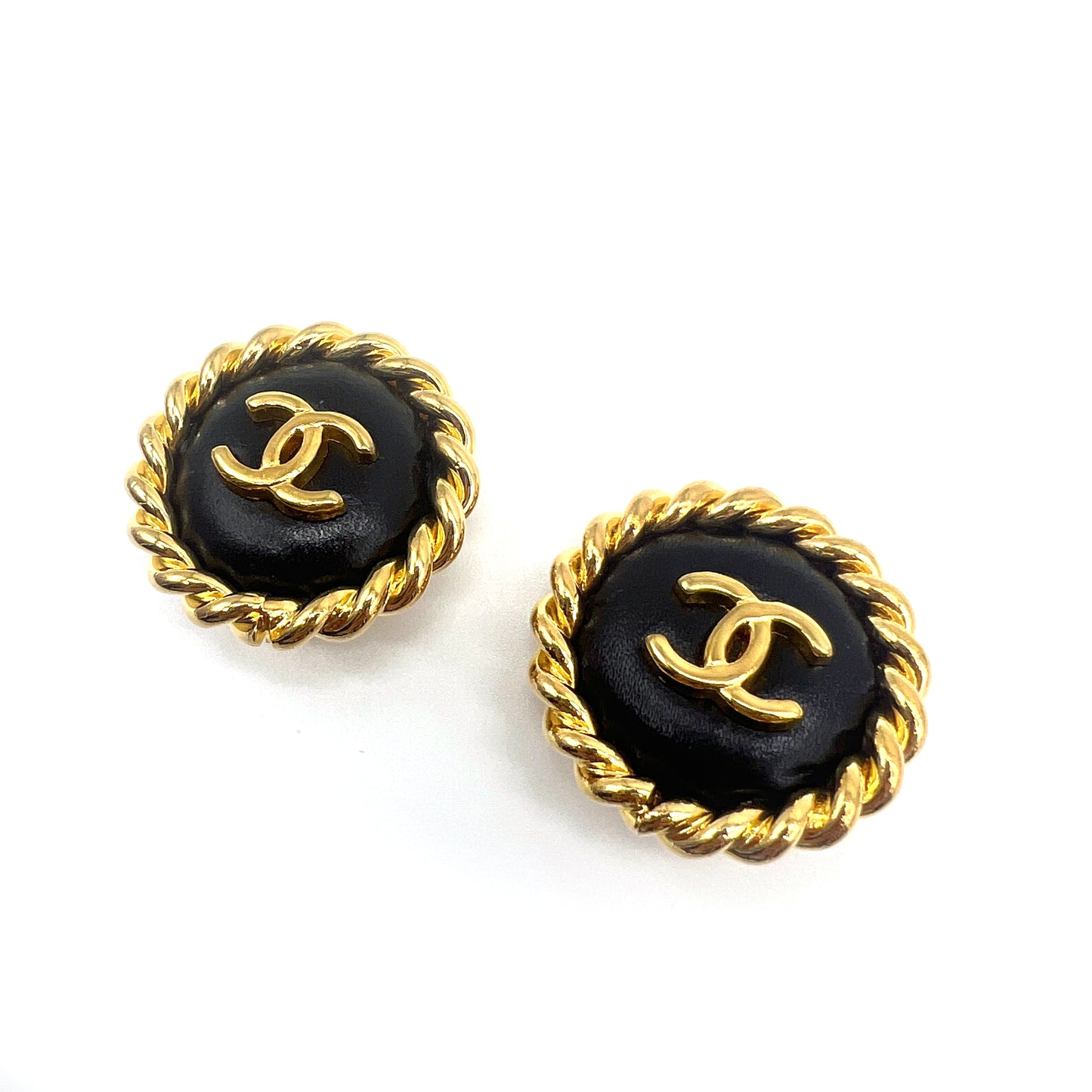 Chanel Vintage CC Logo Black Circle With Golden Round Shape Clip-On Earrings