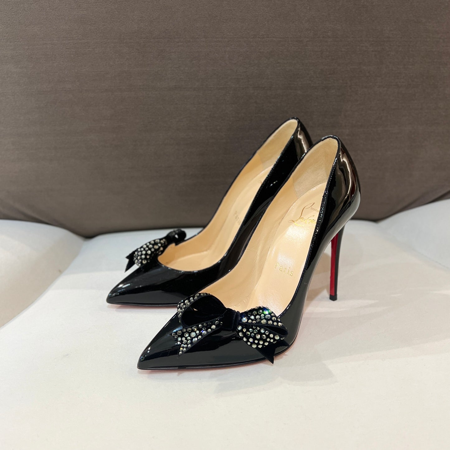 Christian Louboutin 閃亮絲帶漆皮高跟鞋（35 碼）