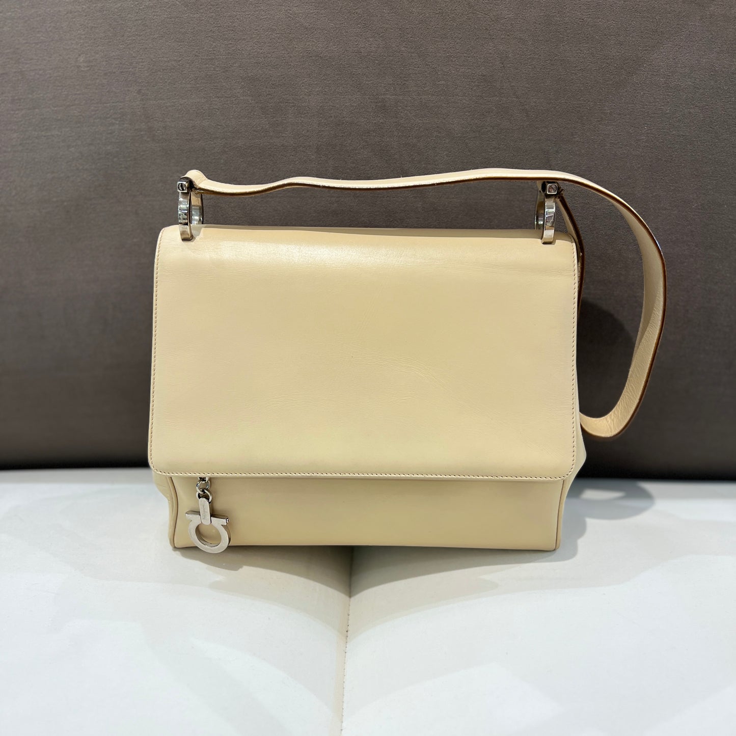 Ferragamo Beige Leather Shoulder Bag
Made In Italy