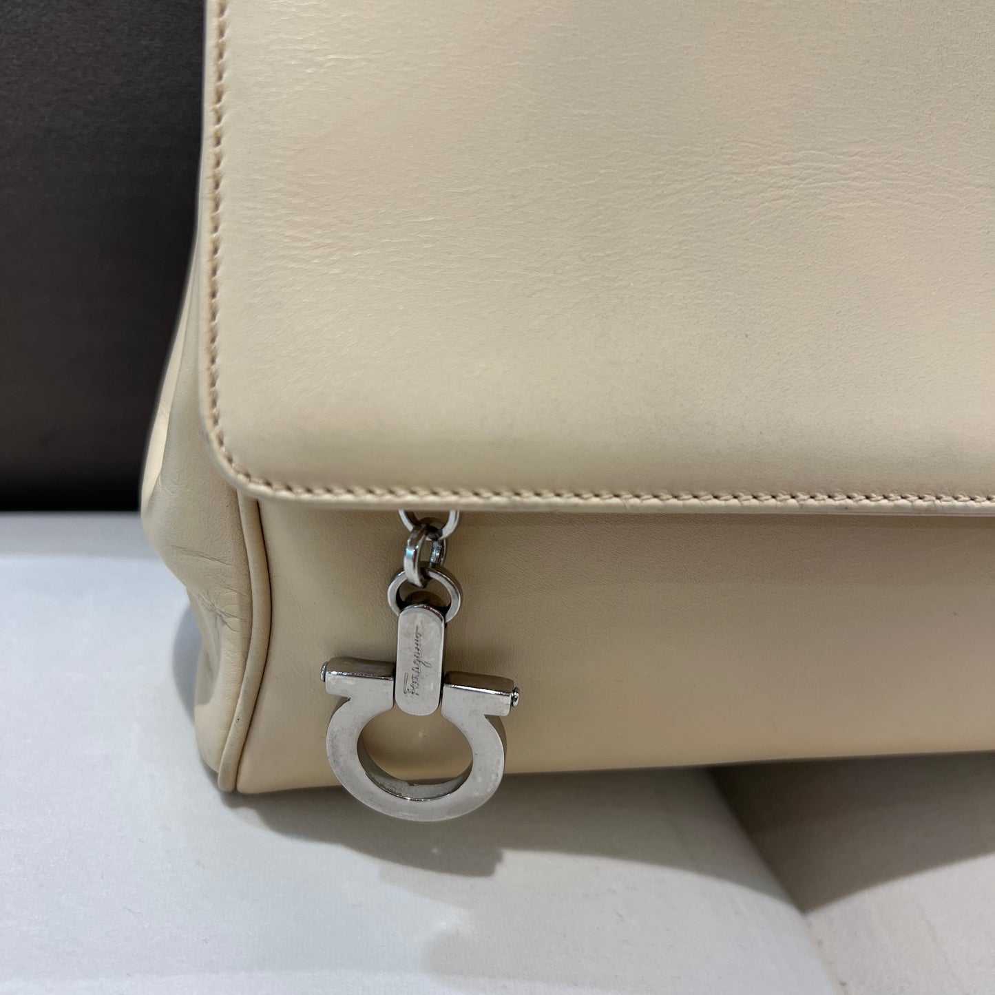 Ferragamo Beige Leather Shoulder Bag
Made In Italy