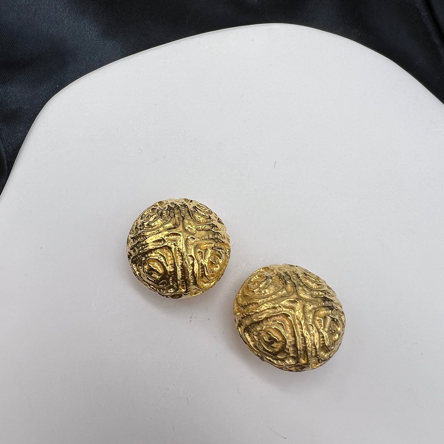 Chanel Gold Pattern Clip-On Earrings