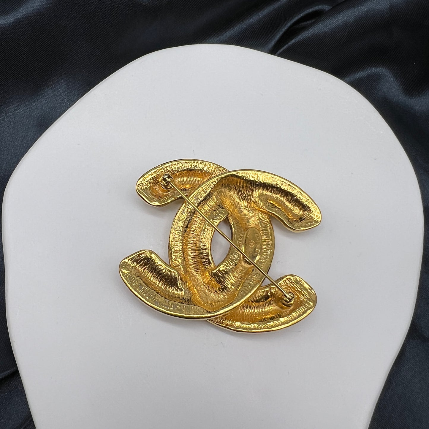 Chanel Cc Logo Vintage Golden Brooch
Width: 5.5Cm
Length: 4.8Cm