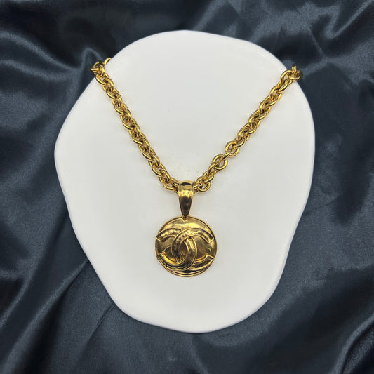 Chanel Cc Logo Vintage Golden Clip-On Necklace
Year Of 1994