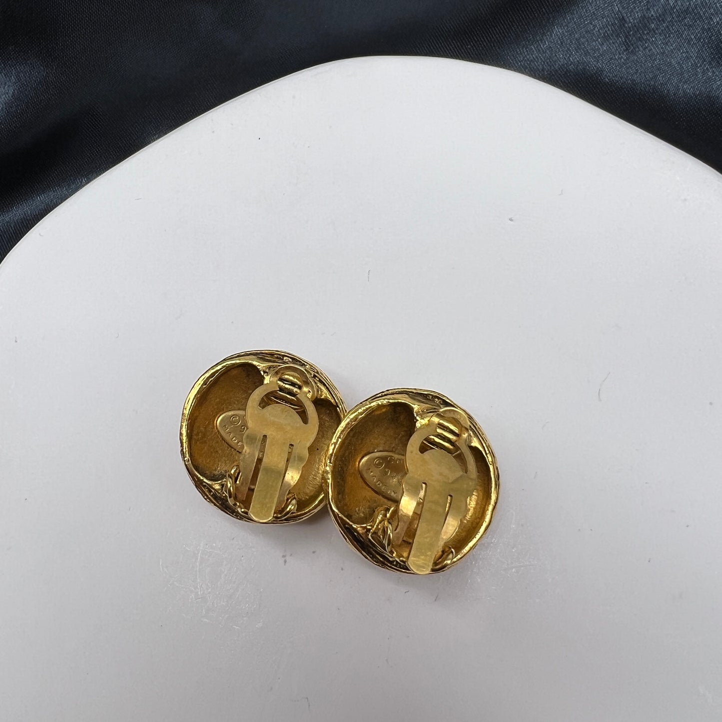 Chanel Cc Logo Vintage Circle Golden Clip-On Earrings