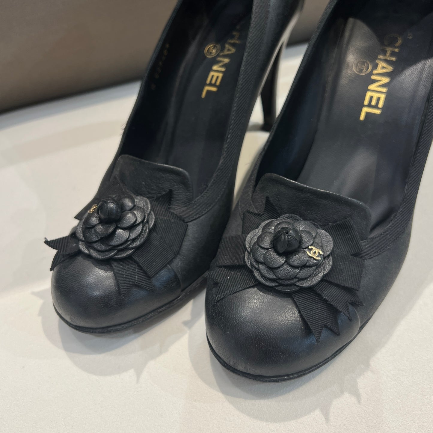 Chanel Cc Logo With Camellia Leather Pumps Size 39.5