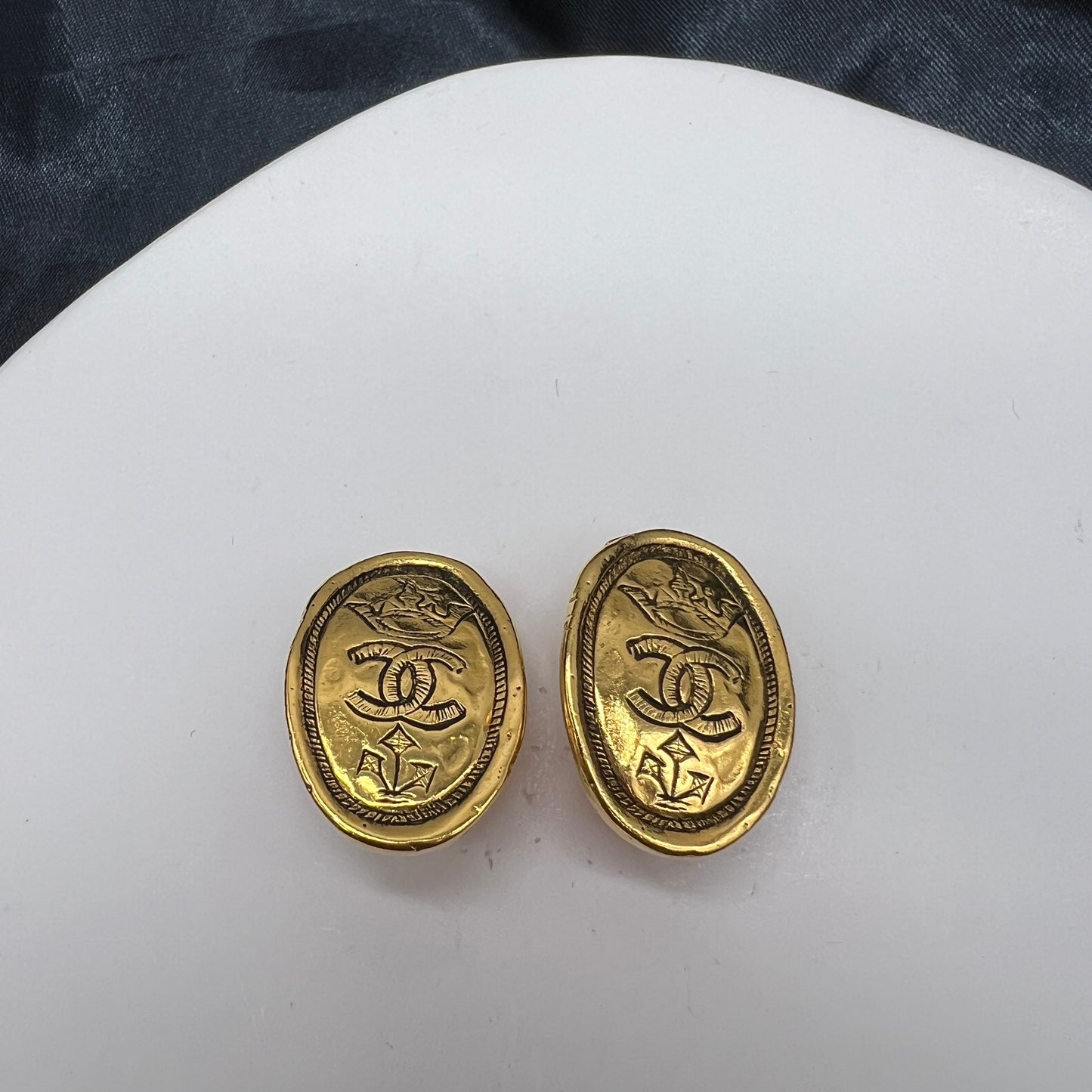 Chanel Vintage Cc Logo With Crown Engraved Golden Clip-On Earrings Product Of 1984-1990