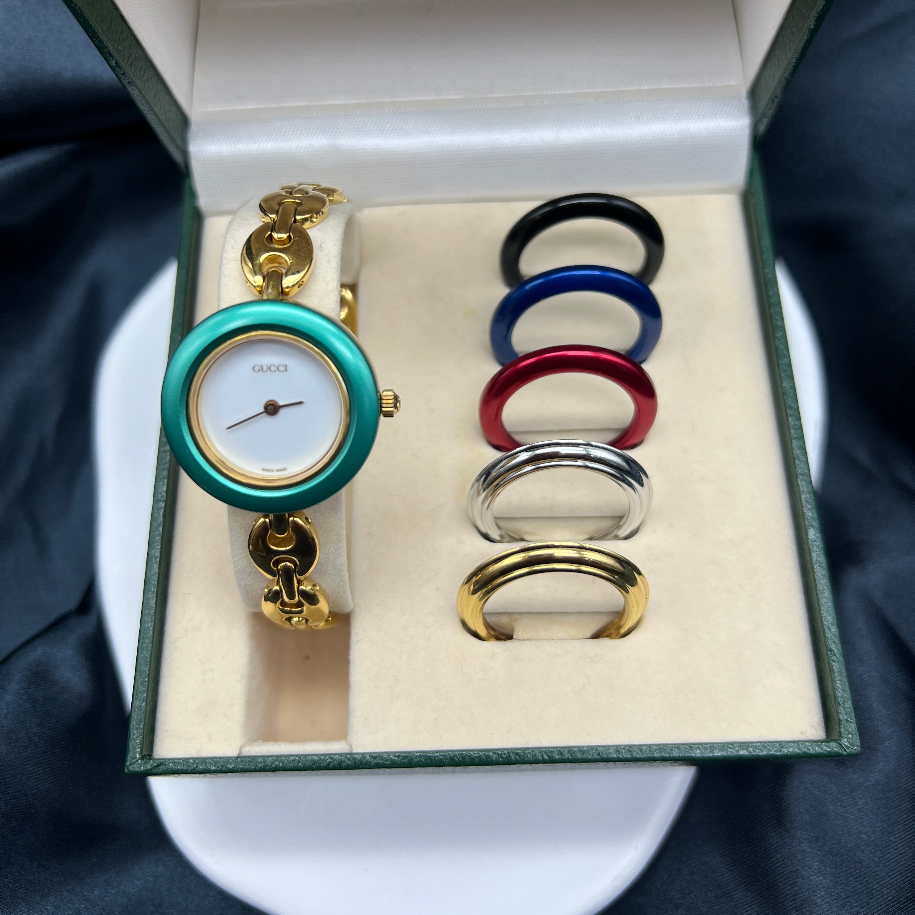 Gucci Vintage Golden Chain Changing Bezel White Face Watch With 6 Spares Bezel With Original Box diorellame