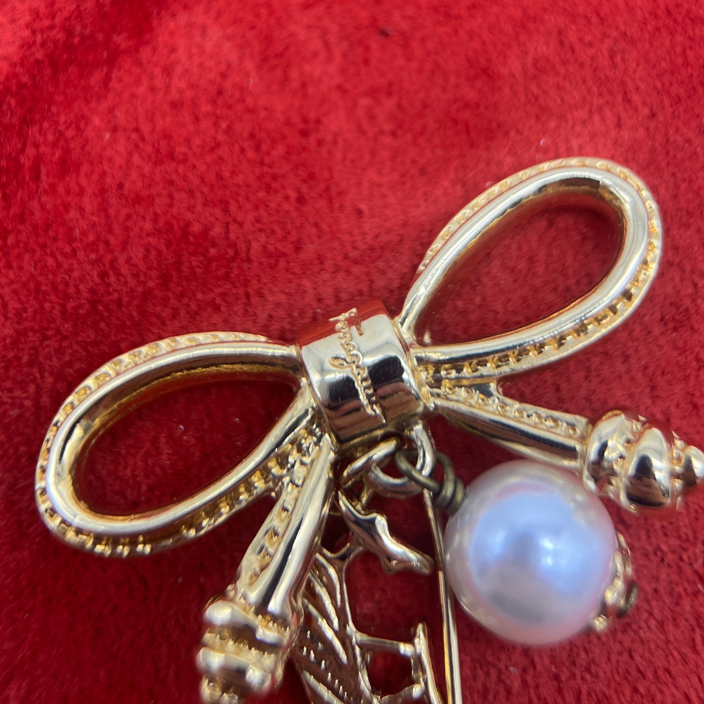 Ferragamo Vintage Pearl And High Heels Pendant Golden Brooch