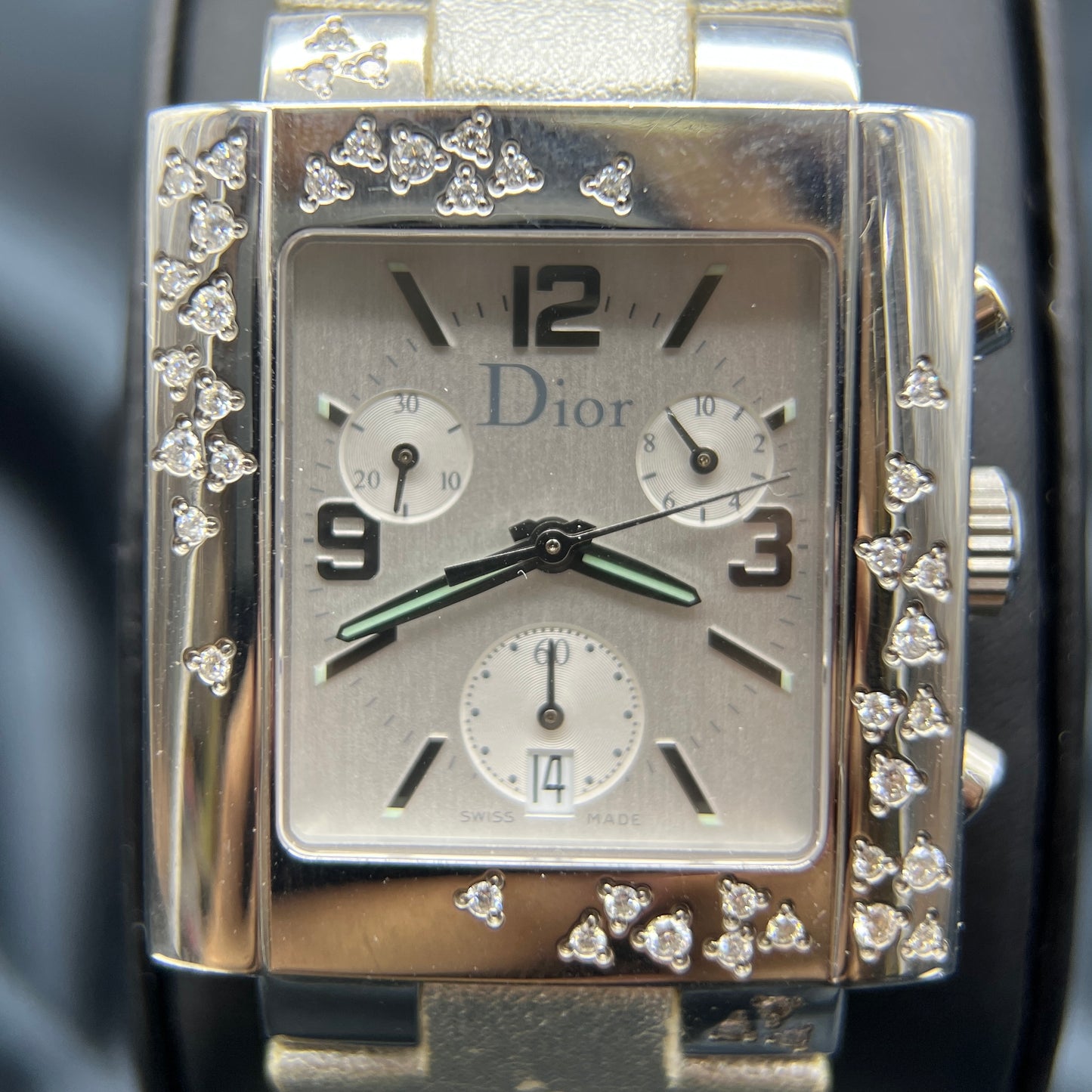 Christian Dior Vintage Riva Chronograph Diamond Watch With White Face, Silver Leather Strap
D81-101 Fb0433
Swiss Made