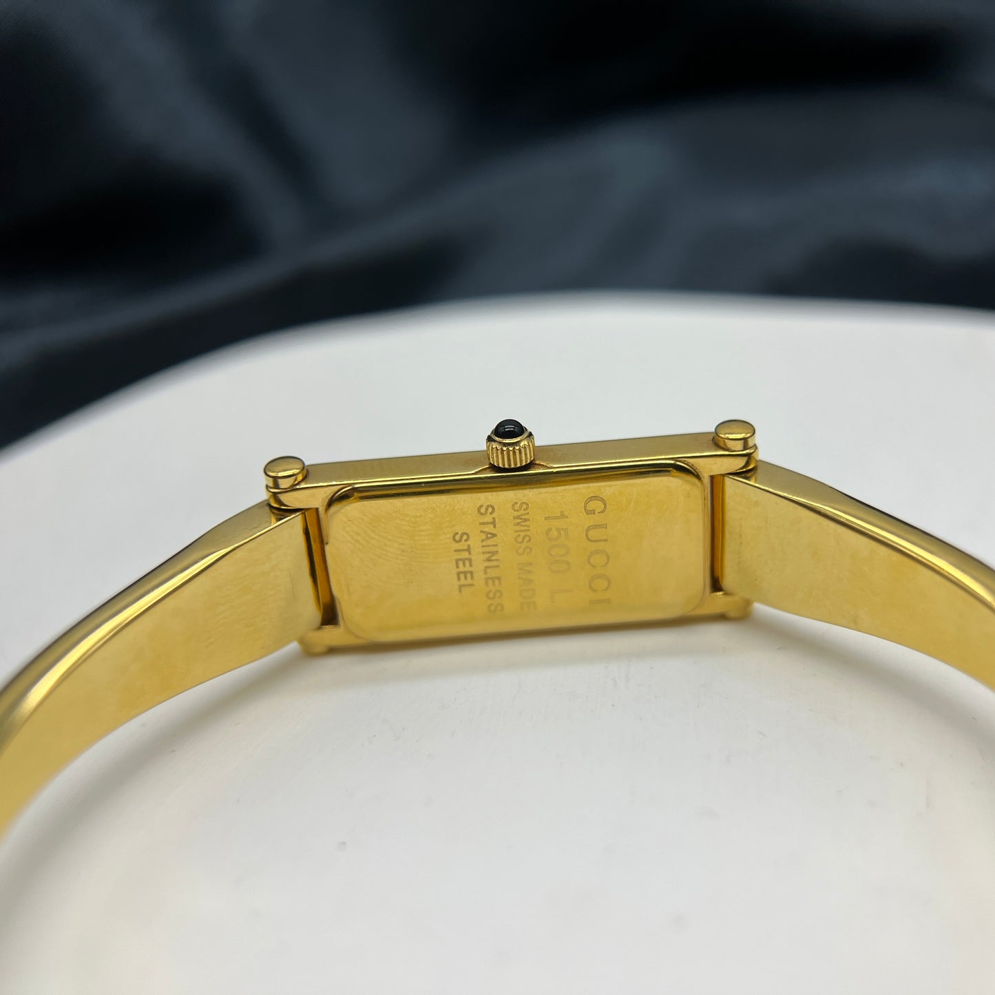 Gucci Vintage Golden Pearl Face Bangle Watch
Model Number: 1500L
Swiss Made