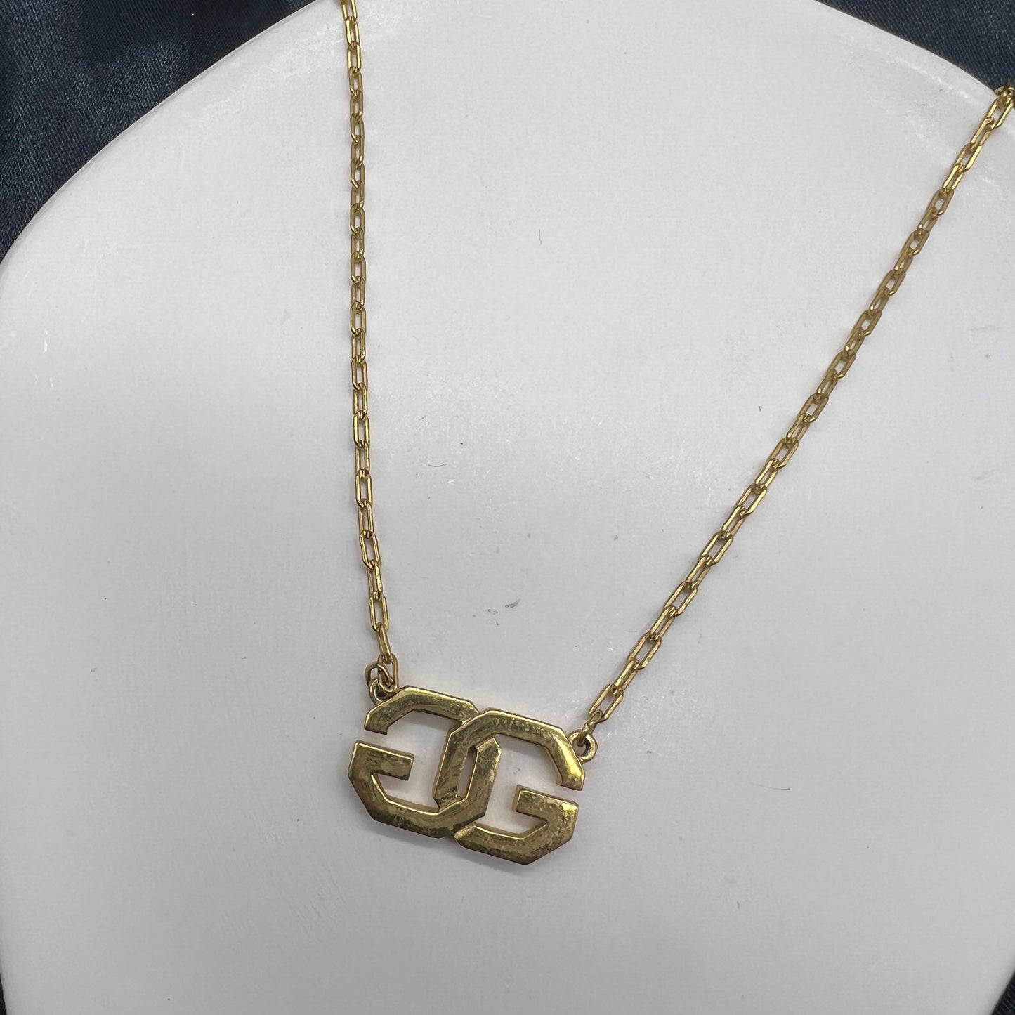 Givenchy Vintage Gg Logo Golden Necklace
Length Of Chain ~ 38Cm