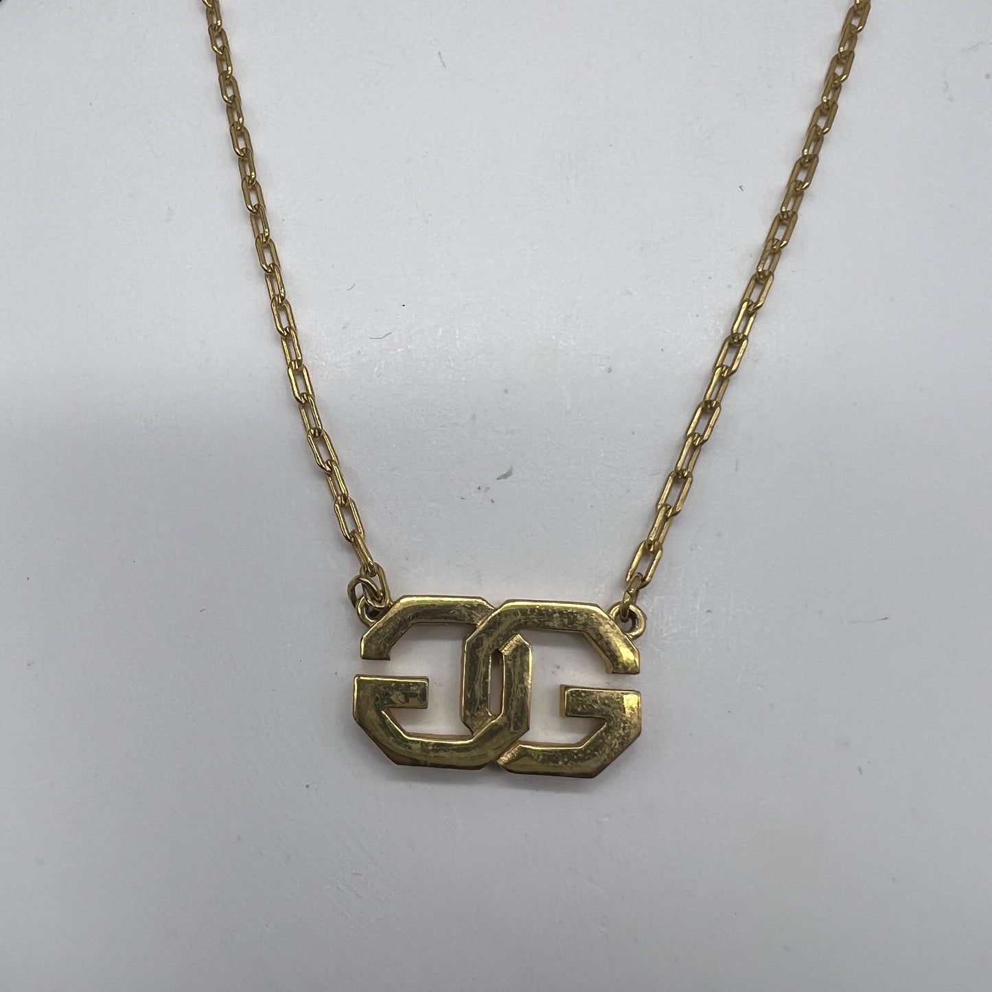 Givenchy Vintage Gg Logo Golden Necklace
Length Of Chain ~ 38Cm