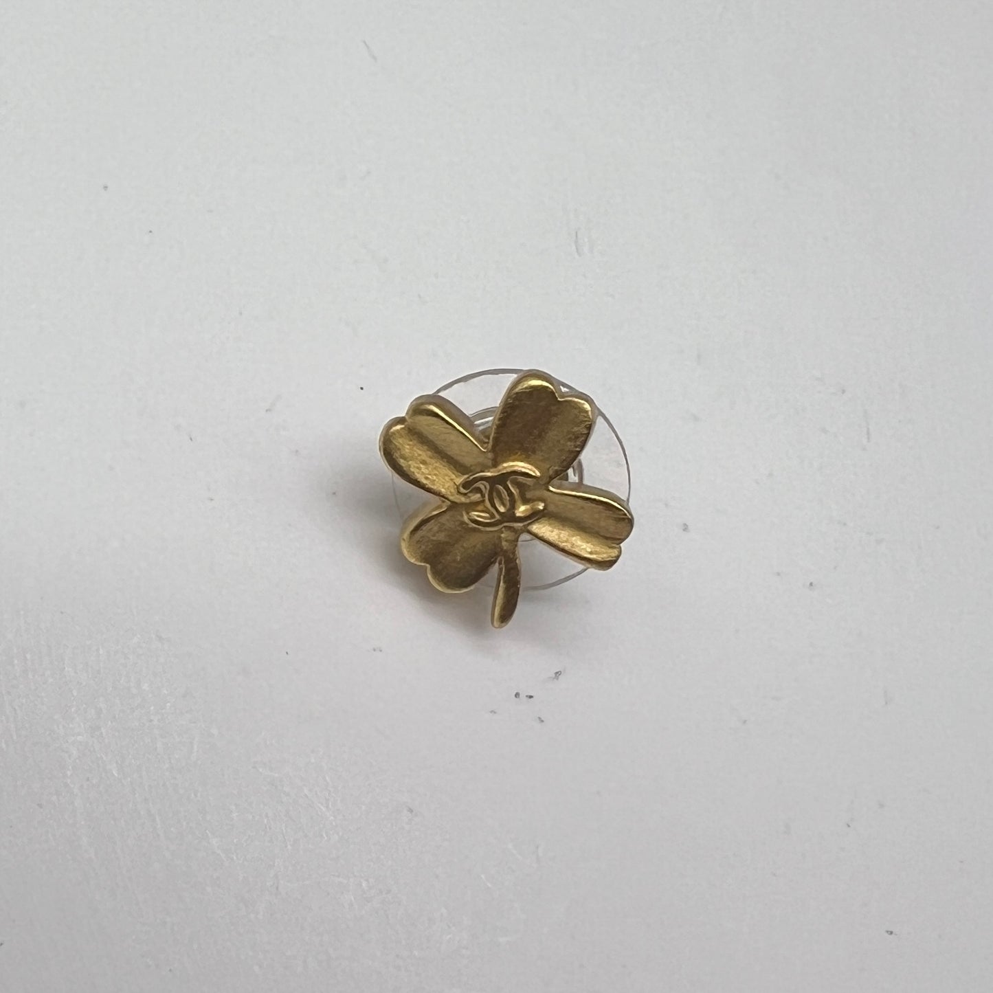 Chanel Vintage Cc Logo Clover Shape Golden Single Piece Earring / Pin