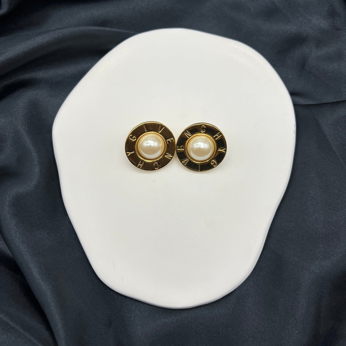 Givenchy Vintage Pearl With Big Circle Clip-On Earrings