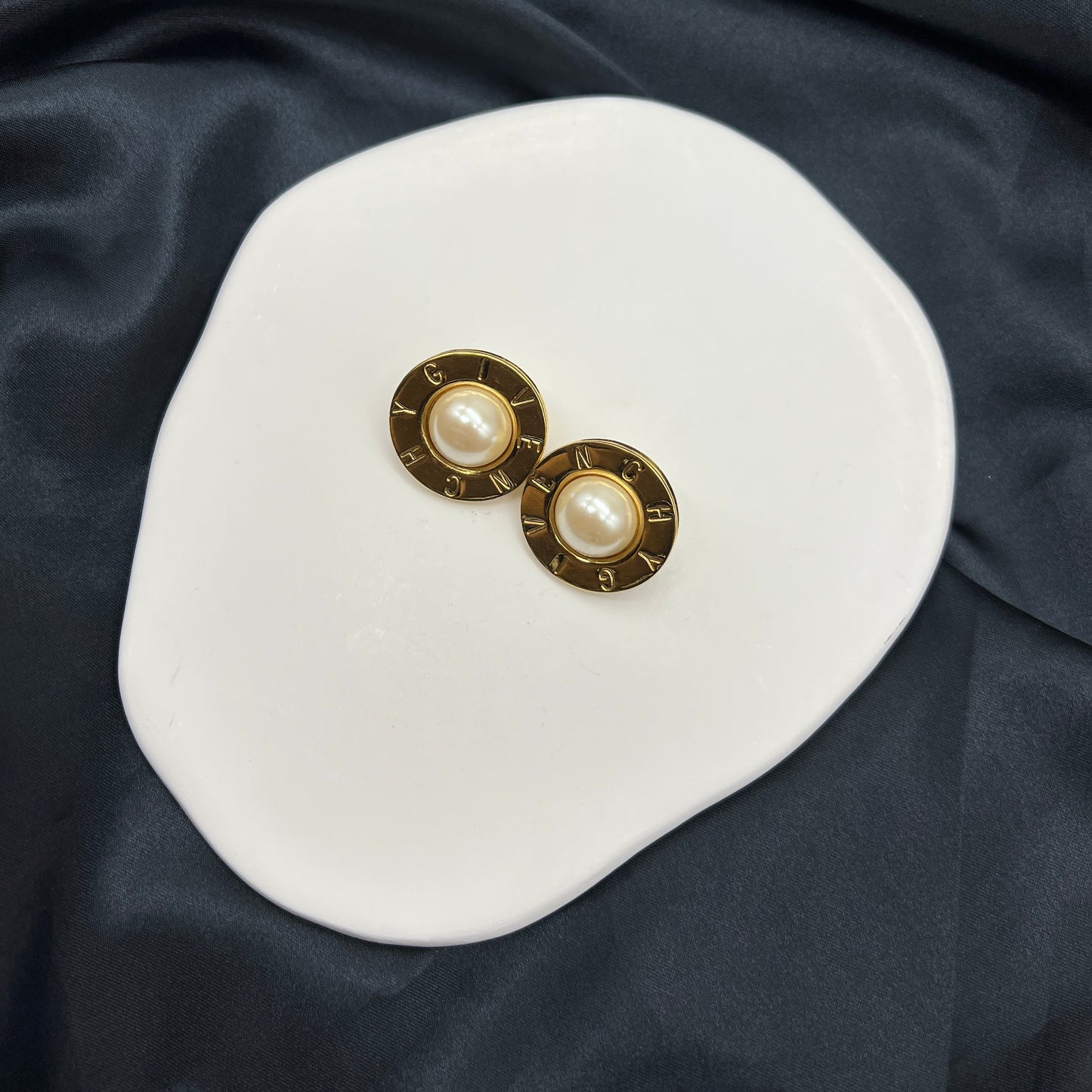 Givenchy Vintage Pearl With Big Circle Clip-On Earrings