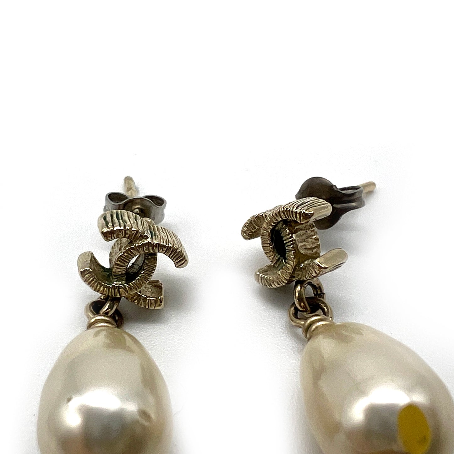 Chanel Vintage Mini Silver CC Logo With Pearl Earrings